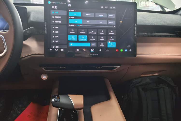 Used CHANGAN UNI-Z New Energy 2024 Blue Whale Smart Electric iDD 125km Excellence Model Audio And AC Panel