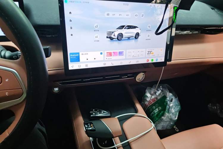 Used CHANGAN UNI-Z New Energy 2024 Blue Whale Smart Electric iDD 125km Excellence Model Audio And AC Panel