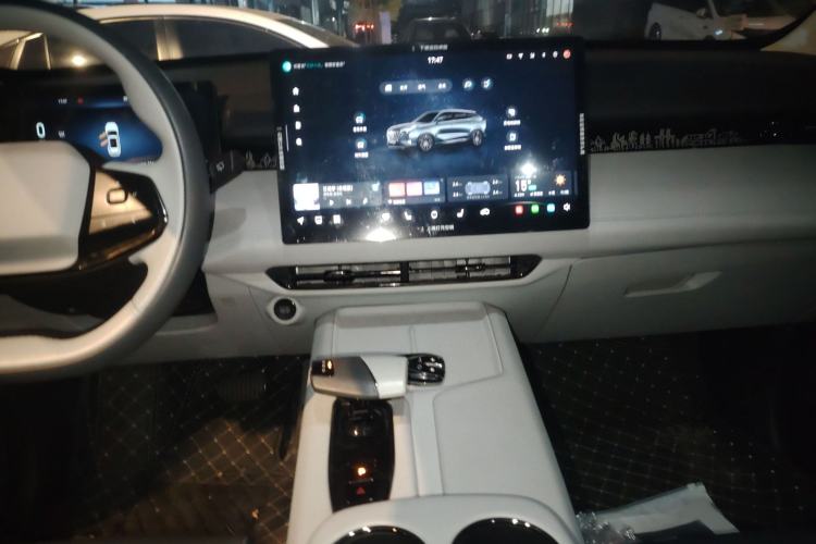 Used CHANGAN UNI-Z New Energy 2024 Blue Whale Smart Electric iDD 125km Excellence Model Audio And AC Panel