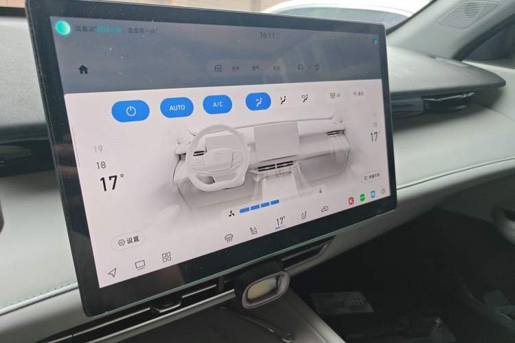 Used CHANGAN UNI-Z New Energy 2024 Blue Whale Smart Electric iDD 125km Leading Model Audio And AC Panel