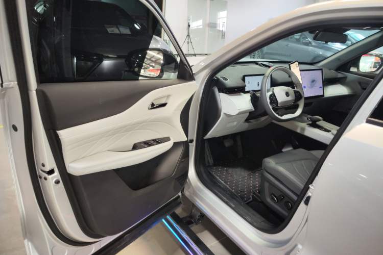 Used CHANGAN UNI-Z New Energy 2024 Blue Whale Smart Electric iDD 125km Excellence Model Driver Seat