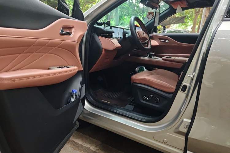 Used CHANGAN UNI-Z New Energy 2024 Blue Whale Smart Electric iDD 125km Excellence Model Driver Seat