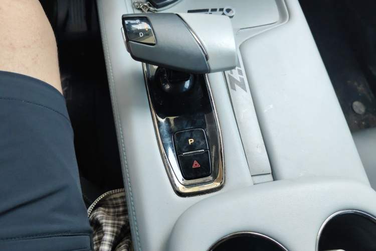 Used CHANGAN UNI-Z New Energy 2024 Blue Whale Smart Electric iDD 125km Excellence Model Gear Lever