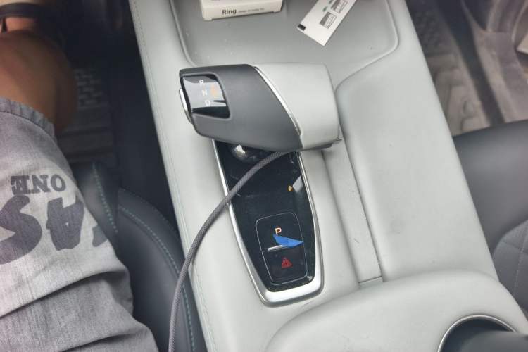 Used CHANGAN UNI-Z New Energy 2024 Blue Whale Smart Electric iDD 125km Beyond Edition Gear Lever