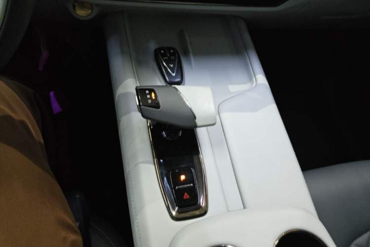 Used CHANGAN UNI-Z New Energy 2024 Blue Whale Smart Electric iDD 125km Excellence Model Gear Lever