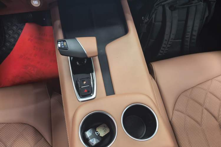 Used CHANGAN UNI-Z New Energy 2024 Blue Whale Smart Electric iDD 125km Excellence Model Gear Lever
