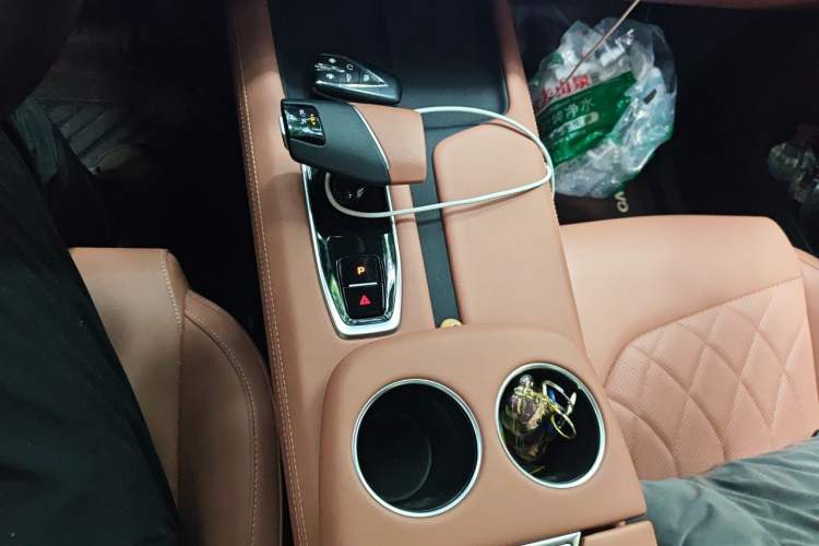 Used CHANGAN UNI-Z New Energy 2024 Blue Whale Smart Electric iDD 125km Excellence Model Gear Lever