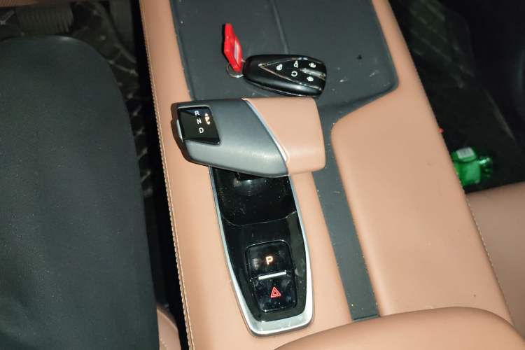 Used CHANGAN UNI-Z New Energy 2024 Blue Whale Smart Electric iDD 125km Excellence Model Gear Lever