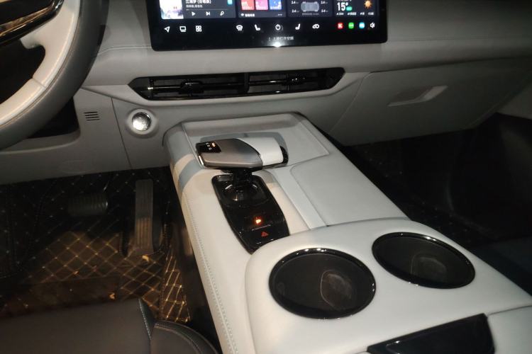 Used CHANGAN UNI-Z New Energy 2024 Blue Whale Smart Electric iDD 125km Excellence Model Gear Lever