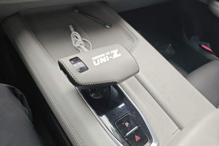 Used CHANGAN UNI-Z New Energy 2024 Blue Whale Smart Electric iDD 125km Leading Model Gear Lever