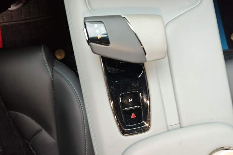 Used CHANGAN UNI-Z New Energy 2024 Blue Whale Smart Electric iDD 125km Excellence Model Gear Lever