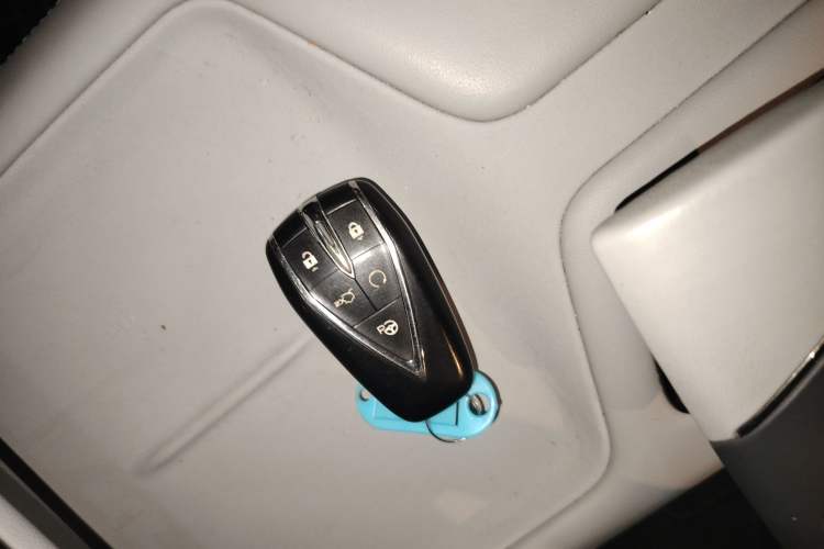 Used CHANGAN UNI-Z New Energy 2024 Blue Whale Smart Electric iDD 125km Excellence Model Interior 1