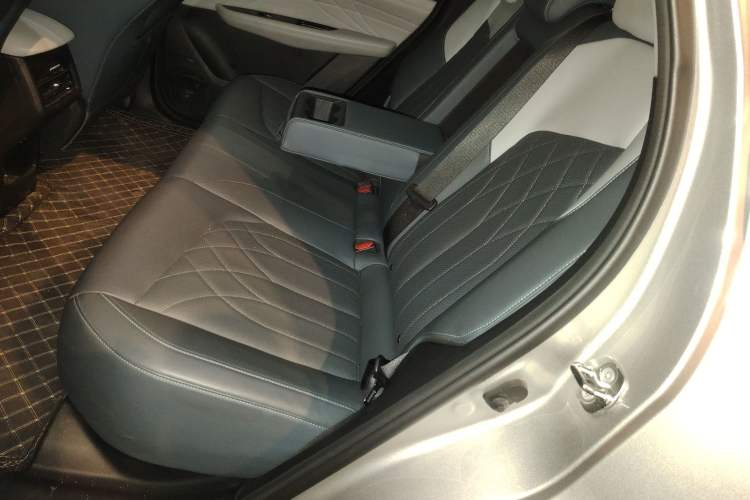 Used CHANGAN UNI-Z New Energy 2024 Blue Whale Smart Electric iDD 125km Excellence Model Interior 4