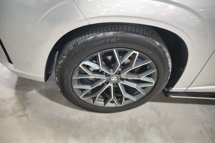 Used CHANGAN UNI-Z New Energy 2024 Blue Whale Smart Electric iDD 125km Excellence Model Left Front Wheel Hub