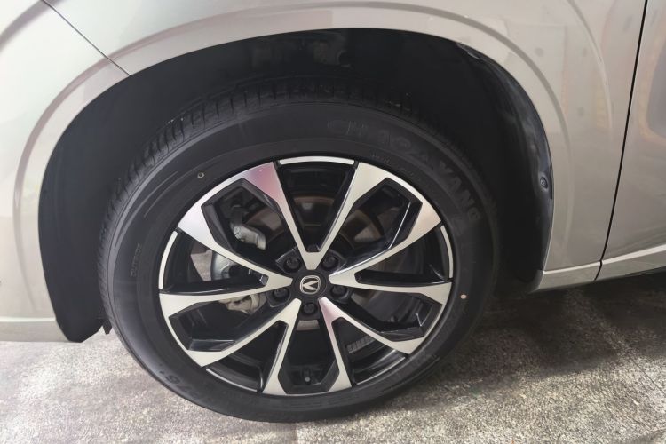 Used CHANGAN UNI-Z New Energy 2024 Blue Whale Smart Electric iDD 125km Excellence Model Left Front Wheel Hub