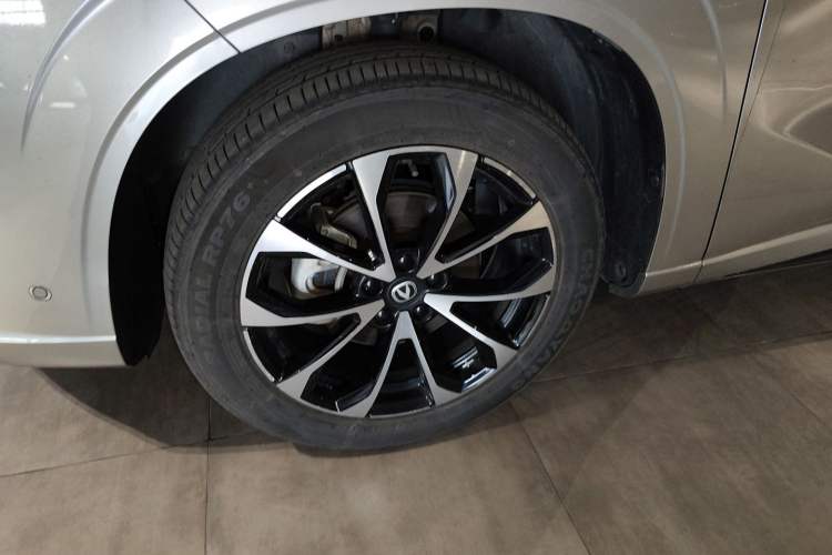 Used CHANGAN UNI-Z New Energy 2024 Blue Whale Smart Electric iDD 125km Excellence Model Left Front Wheel Hub