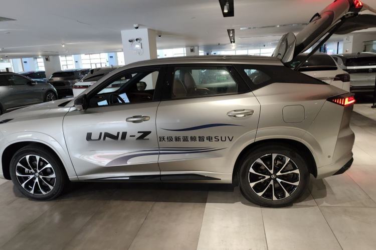 Used CHANGAN UNI-Z New Energy 2024 Blue Whale Smart Electric iDD 125km Excellence Model Left Side