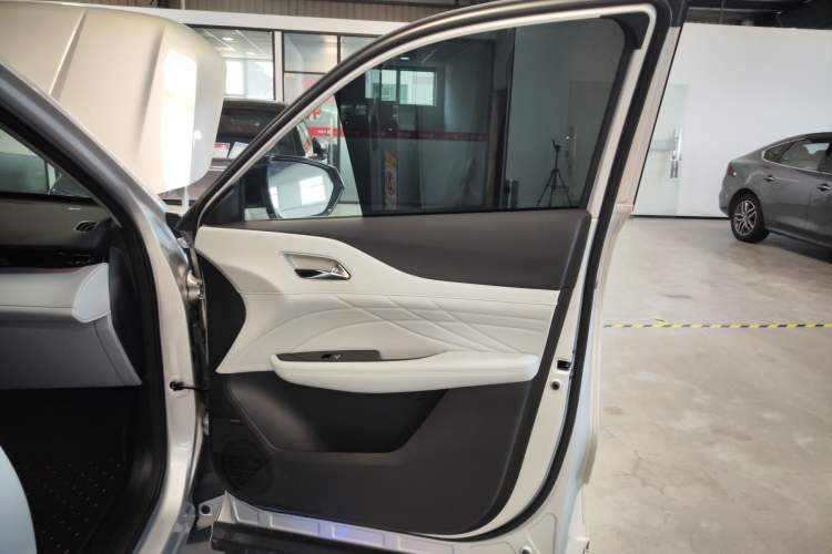 Used CHANGAN UNI-Z New Energy 2024 Blue Whale Smart Electric iDD 125km Excellence Model Right Front Door Interior