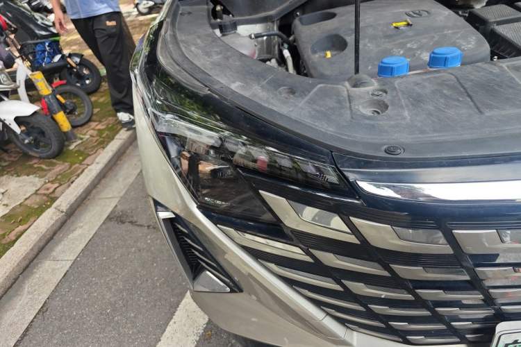 Used CHANGAN UNI-Z New Energy 2024 Blue Whale Smart Electric iDD 125km Excellence Model Right Front Headlight