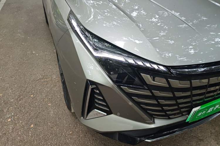 Used CHANGAN UNI-Z New Energy 2024 Blue Whale Smart Electric iDD 125km Excellence Model Right Front Headlight