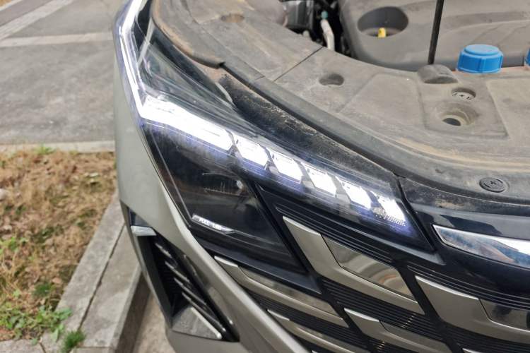 Used CHANGAN UNI-Z New Energy 2024 Blue Whale Smart Electric iDD 125km Excellence Model Right Front Headlight