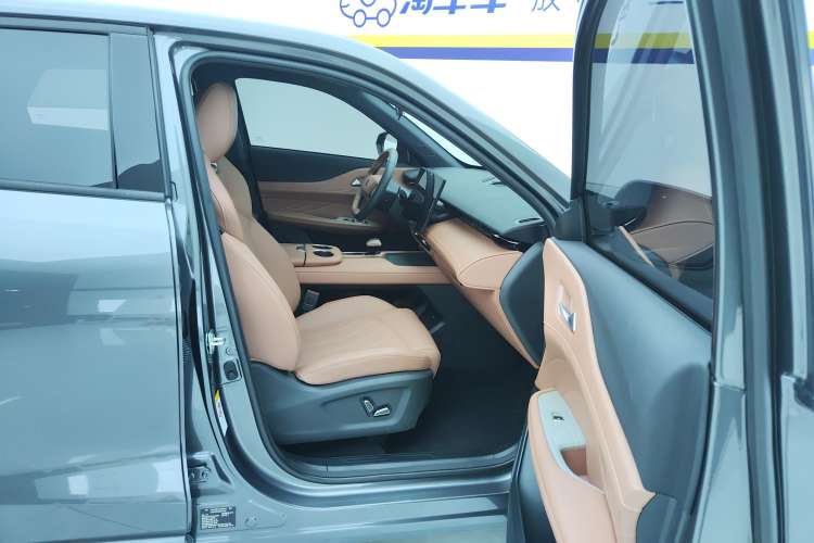 Used CHANGAN UNI-Z New Energy 2024 Blue Whale Smart Electric iDD 125km Excellence Model Right Front Seat