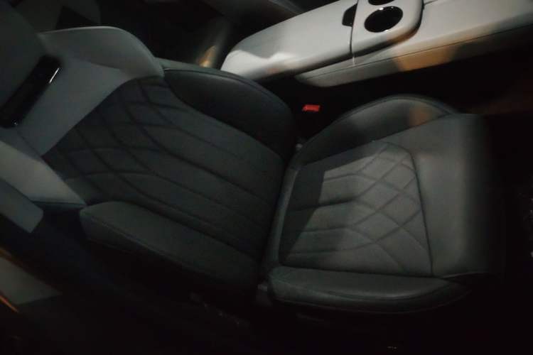 Used CHANGAN UNI-Z New Energy 2024 Blue Whale Smart Electric iDD 125km Excellence Model Right Front Seat