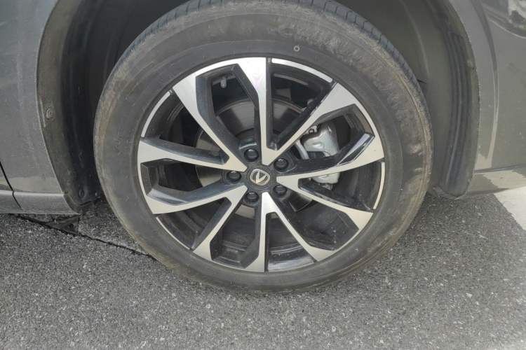 Used CHANGAN UNI-Z New Energy 2024 Blue Whale Smart Electric iDD 125km Beyond Edition Right Front Wheel Hub