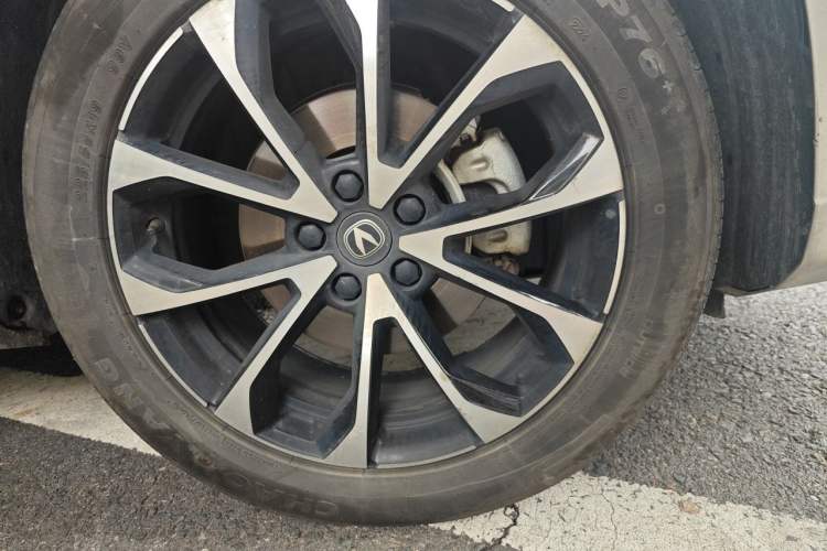 Used CHANGAN UNI-Z New Energy 2024 Blue Whale Smart Electric iDD 125km Excellence Model Right Front Wheel Hub