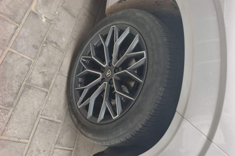 Used CHANGAN UNI-Z New Energy 2024 Blue Whale Smart Electric iDD 125km Beyond Edition Right Front Wheel Hub