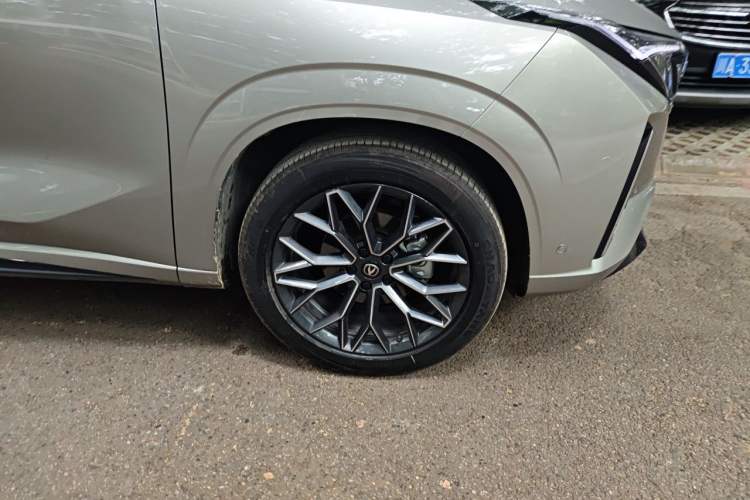 Used CHANGAN UNI-Z New Energy 2024 Blue Whale Smart Electric iDD 125km Excellence Model Right Front Wheel Hub