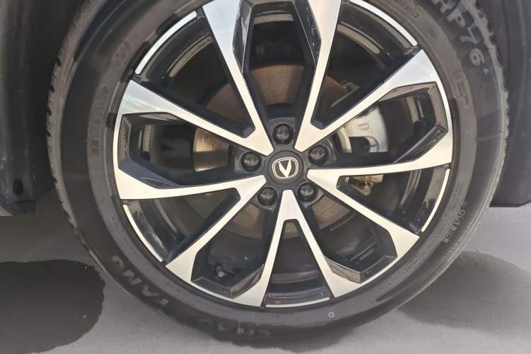 Used CHANGAN UNI-Z New Energy 2024 Blue Whale Smart Electric iDD 125km Excellence Model Right Front Wheel Hub