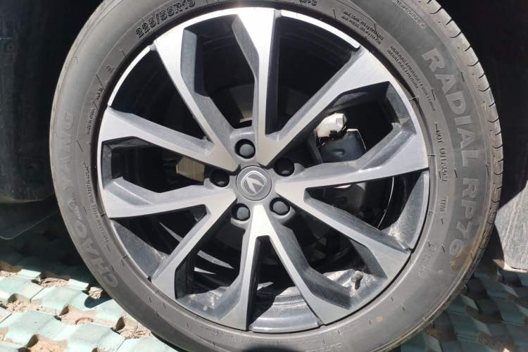 Used CHANGAN UNI-Z New Energy 2024 Blue Whale Smart Electric iDD 125km Beyond Edition Right Front Wheel Hub