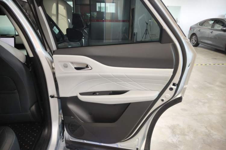 Used CHANGAN UNI-Z New Energy 2024 Blue Whale Smart Electric iDD 125km Excellence Model Right Rear Door Interior