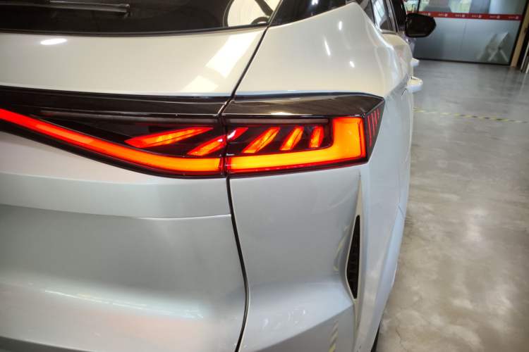 Used CHANGAN UNI-Z New Energy 2024 Blue Whale Smart Electric iDD 125km Excellence Model Right Rear Taillight