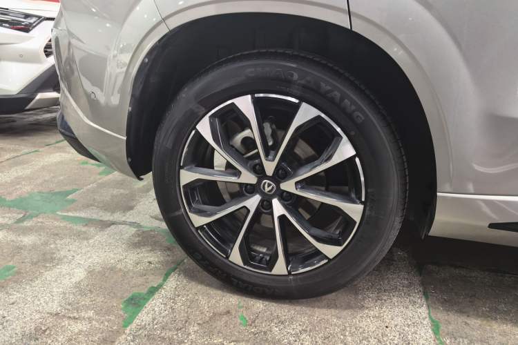 Used CHANGAN UNI-Z New Energy 2024 Blue Whale Smart Electric iDD 125km Excellence Model Right Rear Wheel Hub