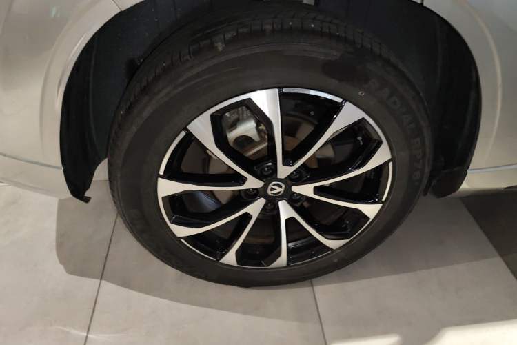 Used CHANGAN UNI-Z New Energy 2024 Blue Whale Smart Electric iDD 125km Excellence Model Right Rear Wheel Hub