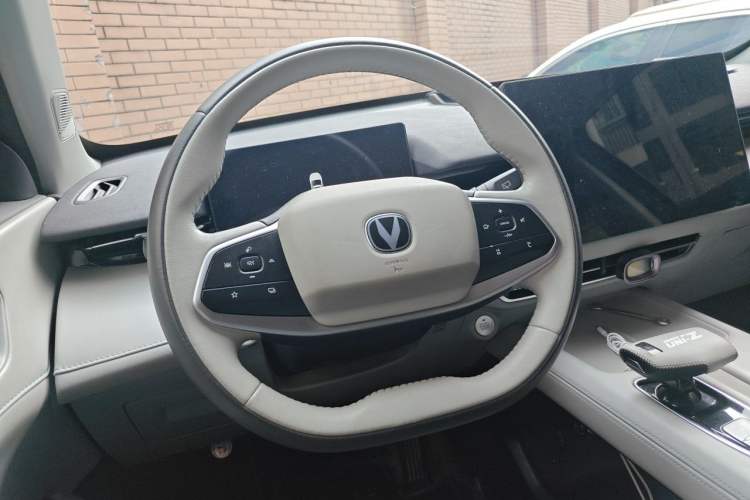 Used CHANGAN UNI-Z New Energy 2024 Blue Whale Smart Electric iDD 125km Leading Model Steering Wheel