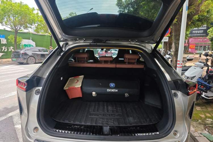 Used CHANGAN UNI-Z New Energy 2024 Blue Whale Smart Electric iDD 125km Excellence Model Trunk