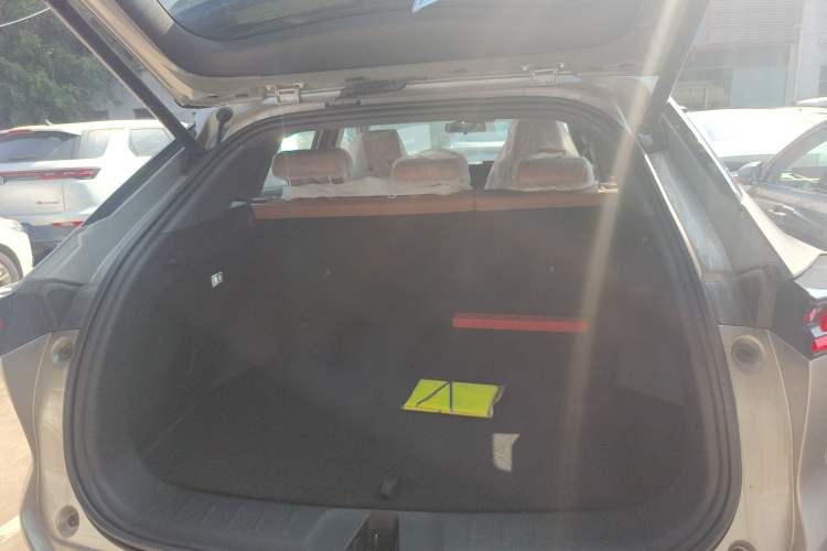 Used CHANGAN UNI-Z New Energy 2024 Blue Whale Smart Electric iDD 125km Leading Model Trunk