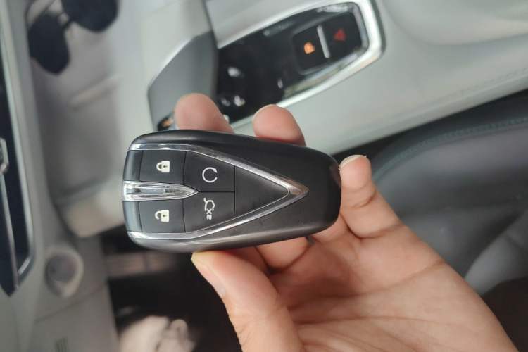 Used CHANGAN UNI-Z New Energy 2024 Blue Whale Smart Electric iDD 125km Beyond Edition Vehicle Key