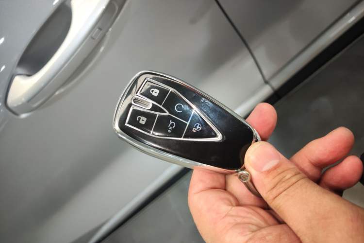 Used CHANGAN UNI-Z New Energy 2024 Blue Whale Smart Electric iDD 125km Excellence Model Vehicle Key