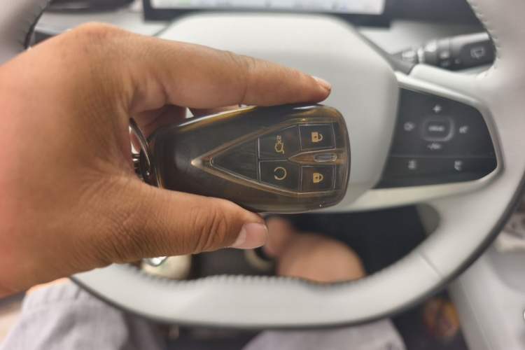 Used CHANGAN UNI-Z New Energy 2024 Blue Whale Smart Electric iDD 125km Beyond Edition Vehicle Key