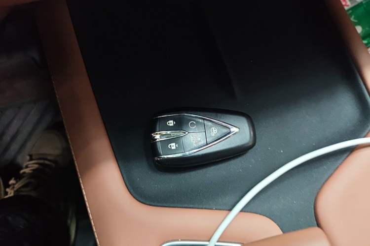 Used CHANGAN UNI-Z New Energy 2024 Blue Whale Smart Electric iDD 125km Excellence Model Vehicle Key
