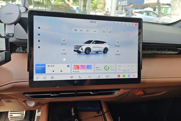 Used CHANGAN UNI-Z New Energy 2024 Blue Whale Smart Electric iDD 125km Excellence Model Audio And AC Panel