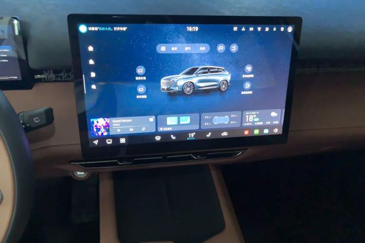 Used CHANGAN UNI-Z New Energy 2024 Blue Whale Smart Electric iDD 125km Excellence Model Audio And AC Panel
