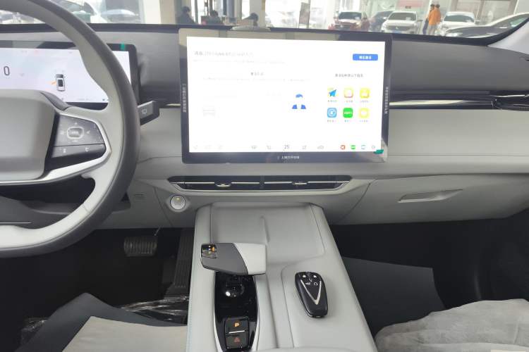 Used CHANGAN UNI-Z New Energy 2024 Blue Whale Smart Electric iDD 125km Leading Model Audio And AC Panel