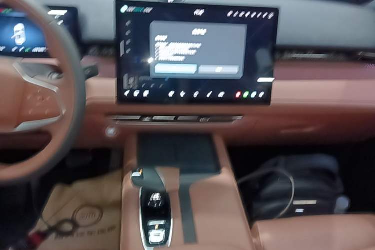 Used CHANGAN UNI-Z New Energy 2024 Blue Whale Smart Electric iDD 125km Excellence Model Audio And AC Panel