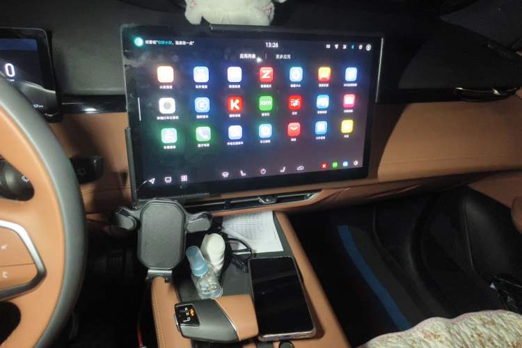 Used CHANGAN UNI-Z New Energy 2024 Blue Whale Smart Electric iDD 125km Beyond Edition Audio And AC Panel