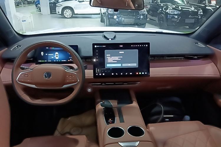Used CHANGAN UNI-Z New Energy 2024 Blue Whale Smart Electric iDD 125km Excellence Model Center Console